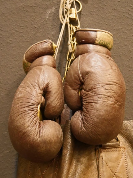 Bestand:Boxhandschuhe-03.jpg